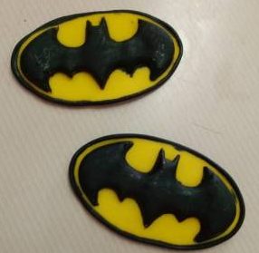 Batman fondant icing logo - Fun Creations
