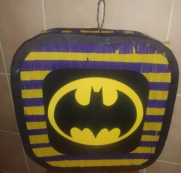 Batman pinata 2d shape, sold empty - Fun Creations