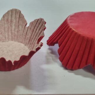 Red flower shaped baking papers 25's