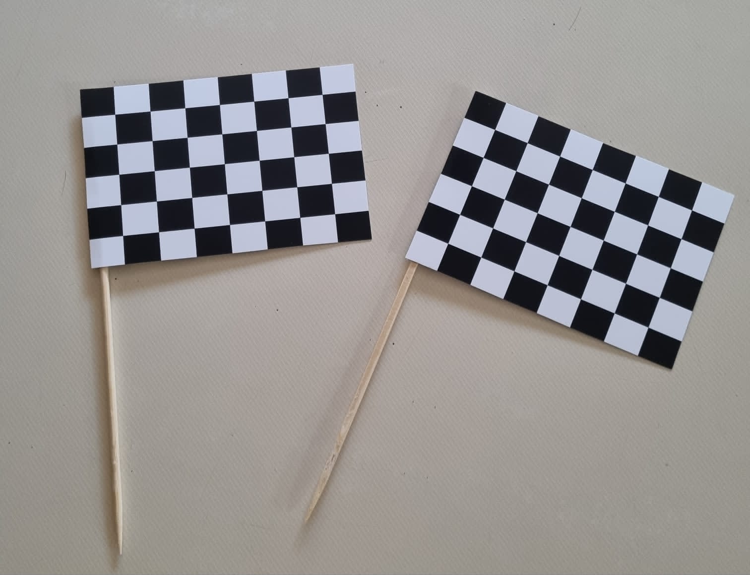 Racing car check flags small 2's
